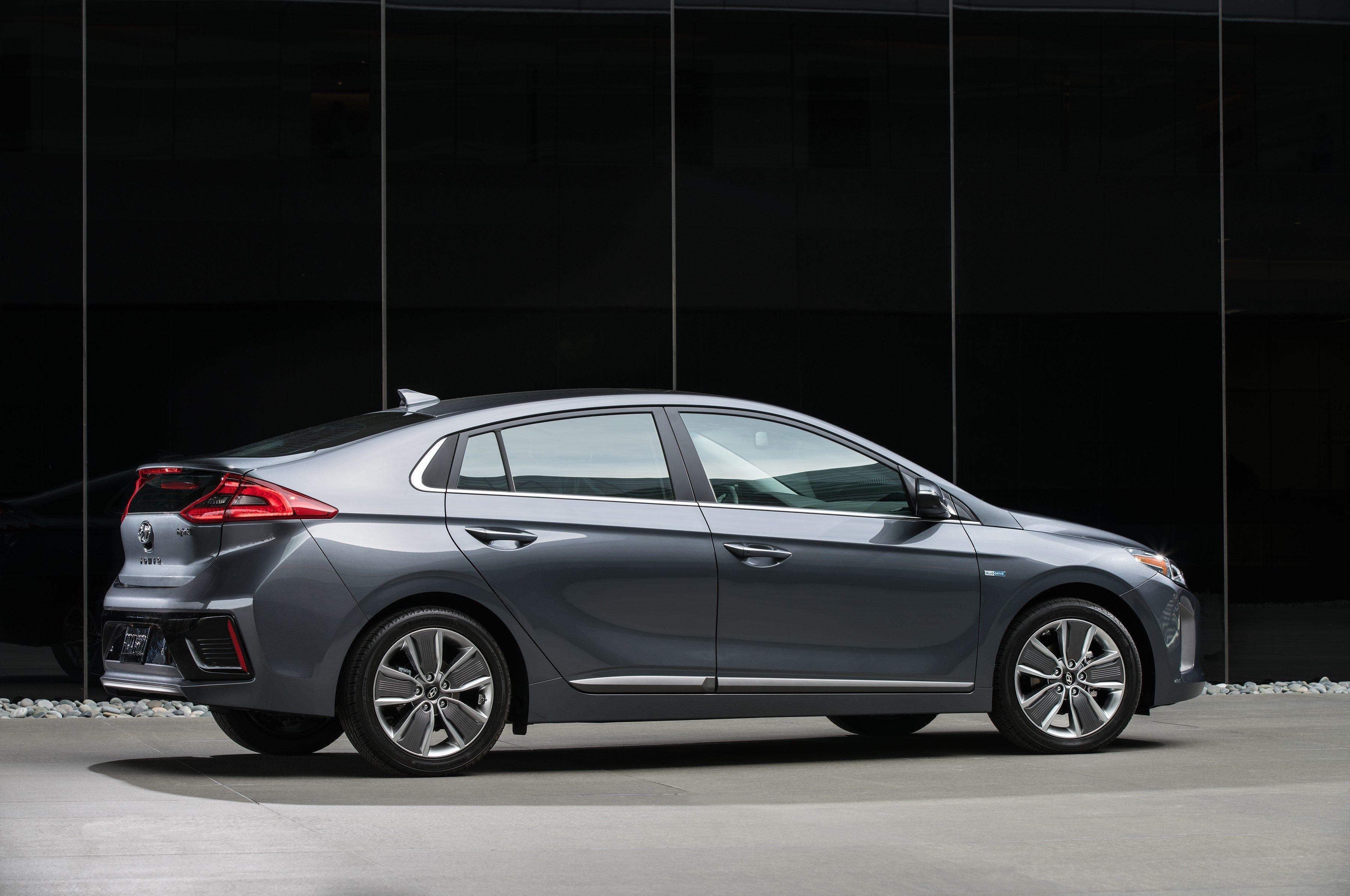 Hyundai IONIQ hybrid в кузове AE 2016 года выпуска для рынка США и ...